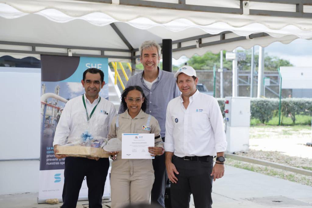 SpecLng's tweet photo. Hoy realizamos nuestro primer #SHEDAY. Un evento impulsado por @RoyalVopak con el objetivo de resaltar la importancia que tienen los estándares en seguridad y salud en el trabajo.
En SPEC LNG cuidamos nuestra seguridad, salud y ambiente.💙 https://t.co/kMIMjgJYa6