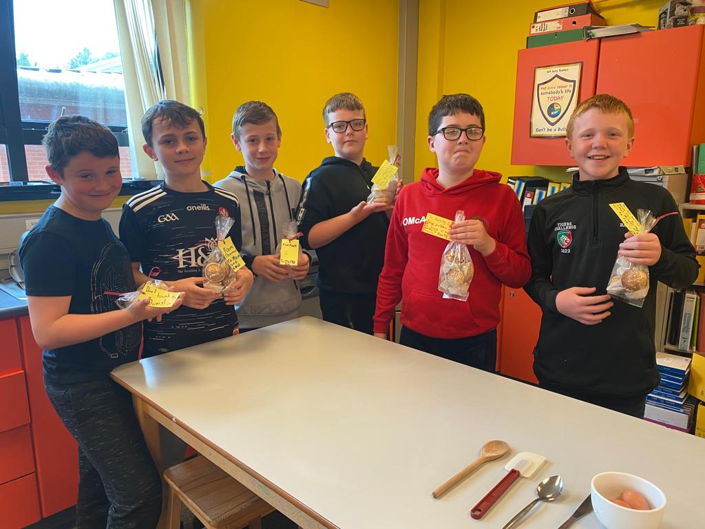 StPiusXHEDept1's tweet photo. Delighted to welcome with our second cohort of primary seven pupils to Home Economics today @spxks3 https://t.co/26nkL2Z1Xl