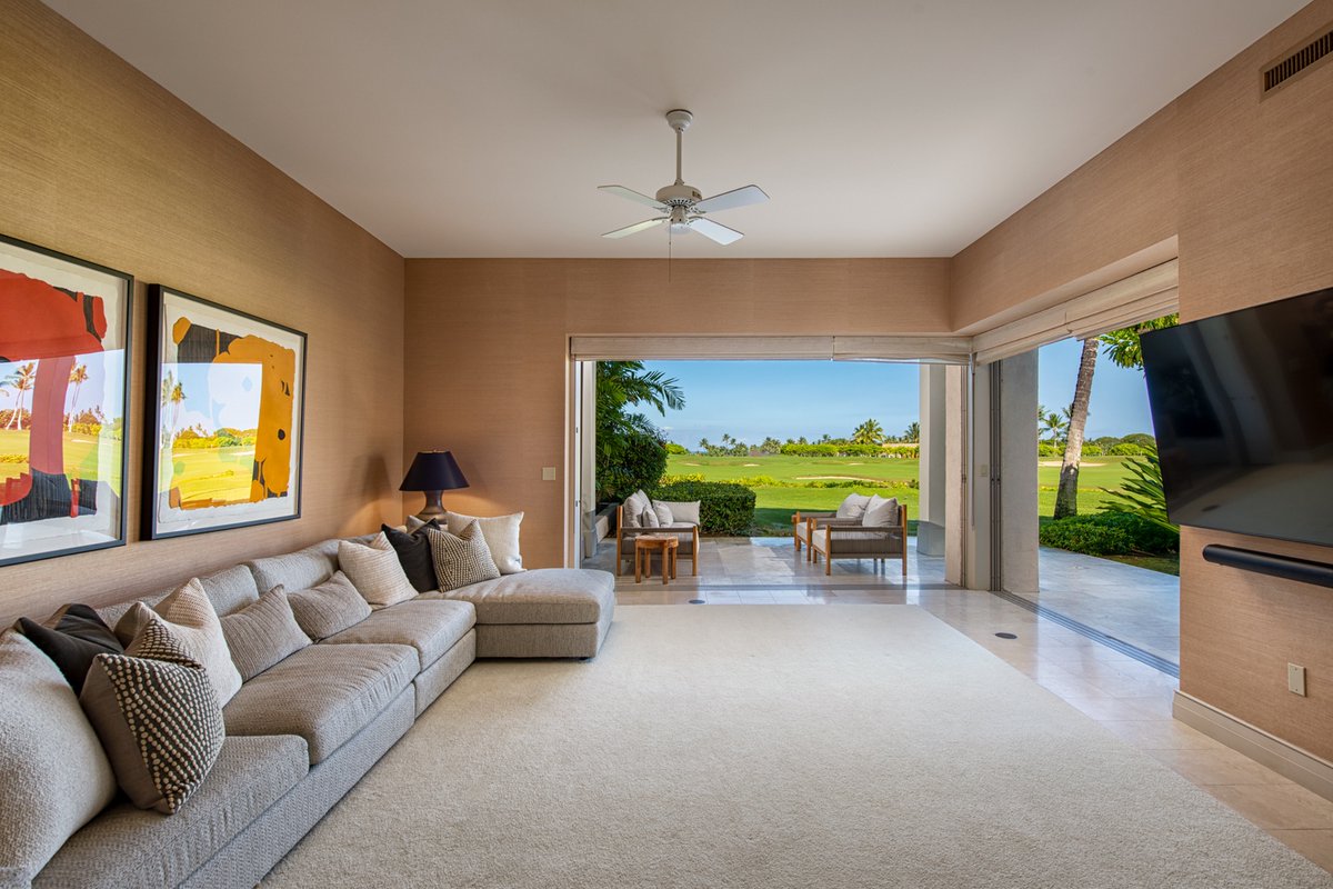 Are you dreaming of tropical climes &amp; hitting the links? Located within the exclusive Four Seasons Resort at Hualalai on the west coast of the Big Island of Hawaii just north of Kailua-Kona, this 3BR, 3BA home sleeps up to six guests (Palm Villa 130B). bit.ly/3xWSSvq
