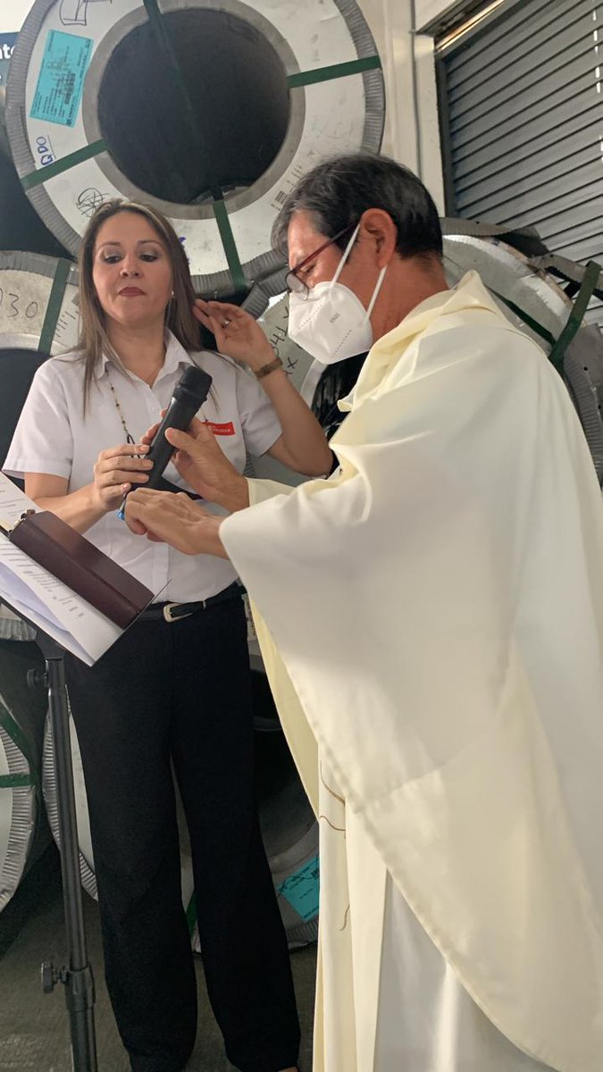 GlobaLidership's tweet photo. @DraVerduga delegada por @GoberManabi asiste a acto de inauguracion #Ferromax #Portoviejo https://t.co/PerKWkXGuE