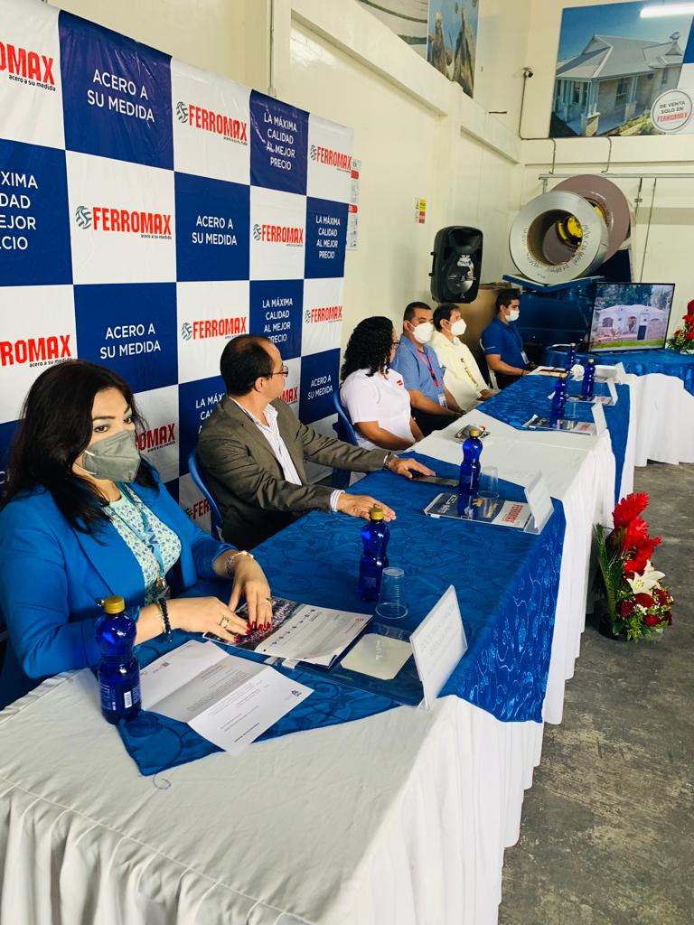 GlobaLidership's tweet photo. @DraVerduga delegada por @GoberManabi asiste a acto de inauguracion #Ferromax #Portoviejo https://t.co/PerKWkXGuE