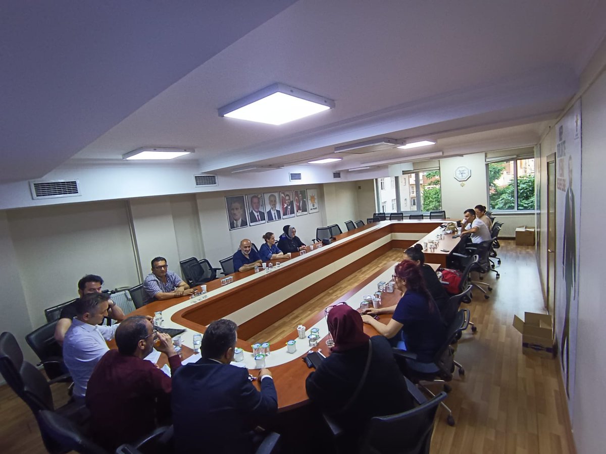 sezayicimen's tweet photo. Samimiyet, gayret ve ilk günkü aşkla sorumlu olduğum Küçükpiyale ve Camiikebir Mahalle toplantılarına katılım sağladık. 2023 seçimlerine giden yolda bize düşen samimiyetle yaptıklarımızı ve yapacaklarımızı komşularımıza anlatmak.
Hayırlı Cumalar dilerim. Dua ile 🤲 🤲 🤲 https://t.co/qfifFI8Mot