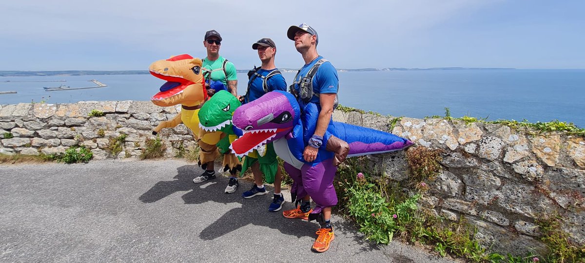 Splitlipadv's tweet photo. Day Three of the Dorset Dino Dash! Over 1k raised for the @firefighters999 another brutal 29 miles today taking us to 87 miles in 3 days. Epic team. @RBFRSofficial https://t.co/8Ub2QVEdnl