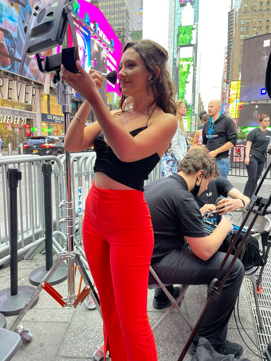 About to go LIVE in Times Square! 

I’m going to be speaking to some major YouTube creators about crypto. 

Catch me on the billboard with <a href="/XcademyOfficial/">XCAD Network</a>! 🔥