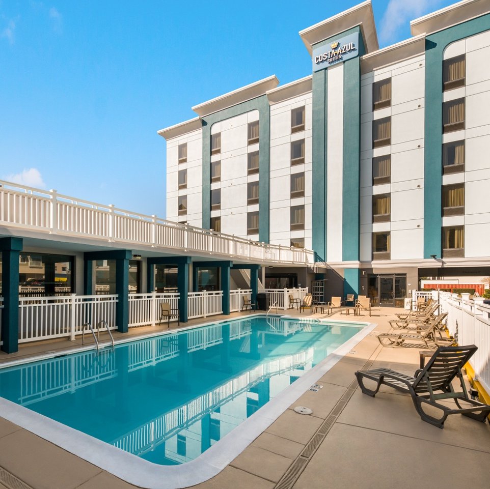 redroofinn's tweet image. Ready to take a dip and cool off from the summer sun? Costa Azul Suites Virginia Beach is the perfect spot to tan, swim and relax this summer! 🏊‍☀️ Book your stay now at the link in our bio! #RedRoof #PoolOfTheWeek