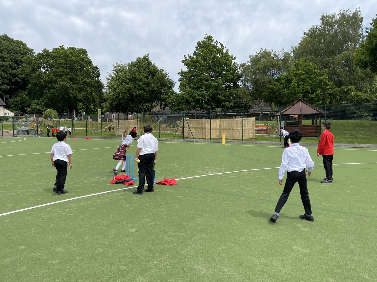 HallfieldSport's tweet photo. It might've been their last match yesterday but cricket hasn't finished for the Year 6 girls. It was great to see the older children mixing and interacting together over lunchtime practising the skills they have learnt over the season.ππ #HallfieldSport #LunchtimeGames https://t.co/2AoX1wiu8Z