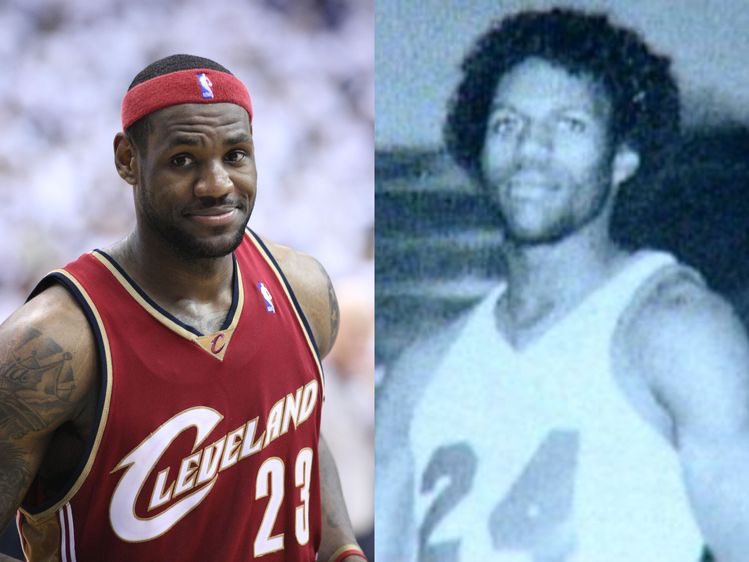 LeBron McClelland, voilà comment LeBron aurait pu s’appeler si son père, Anthony McClelland, ne l’aurait pas abandonné à la naissance. 

LeBron a donc pris le nom de sa mère Gloria James.