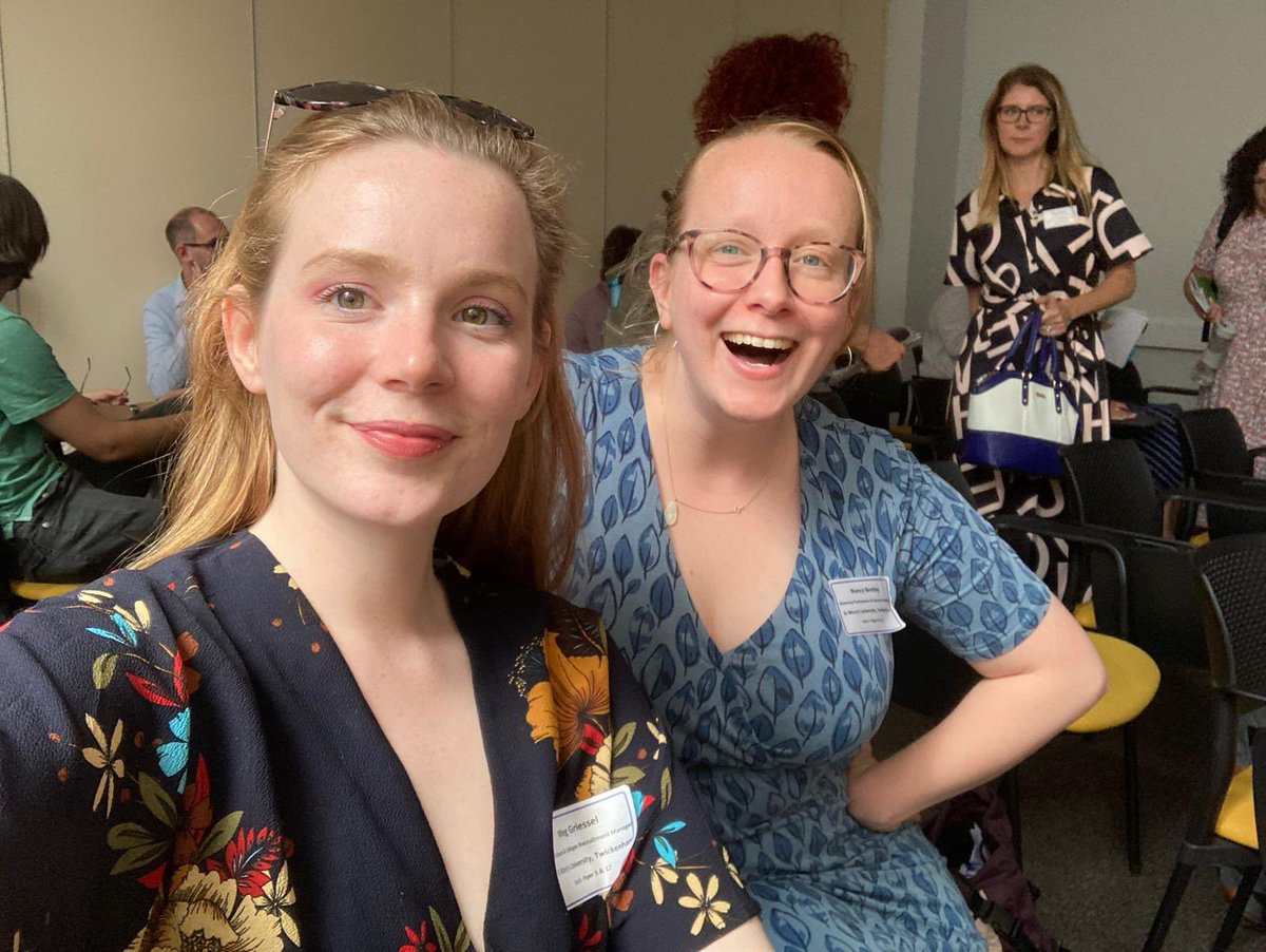 WE TALKED ABOUT PODCASTS! Really fun year of #unicastpodcast with <a href="/mjgriessel/">Meg Griessel</a> &amp; <a href="/samyarnoold/">Sam Yarnold</a> - amazing generous guests from the Simmie community. Lovely to talk to, every one of them 💙 thanks <a href="/NEONHE/">NEON</a> for letting us talk about it! #NEONSymposium22 <a href="/StMarysOutreach/">St Mary's Schools & Colleges</a>