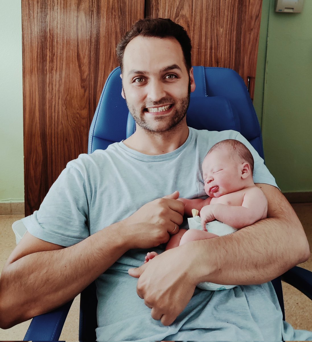 ❤️BIENVENIDO LEO❤️

🤩¡Ya está con nosotros Leo, nuestro hijo pequeño (su hermana Ane tiene 2 añitos)!

🔔Ha nacido a las 13:25 con 3'25 Kg tras un parto bueno y sin complicaciones, ¡una heroína mi mujer!

🤣Hoy no hay Stream, ¡pero espero estar de vuelta prontito!

#Family
#Leo