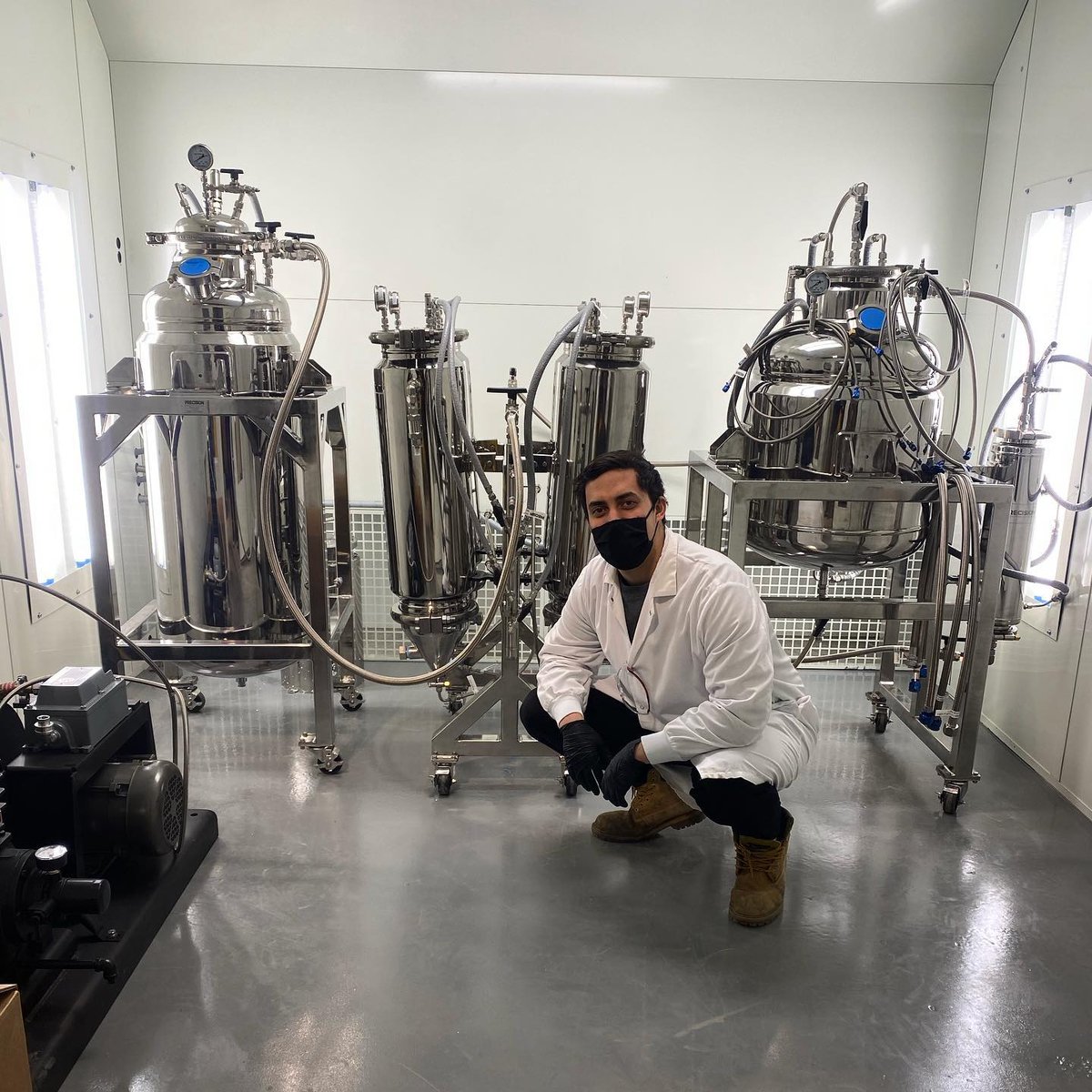 So fresh and so clean 🥼 Herbal Alchemy (IG: @herbalchemy401) keeping it tidy with a Precision X-40 extractor. 🙌

Shown is the X-40 in a C1D1 rated Precision EXP Room, paired with the GC 5000 gas compressor for rapid solvent recovery!

📸 REPOST