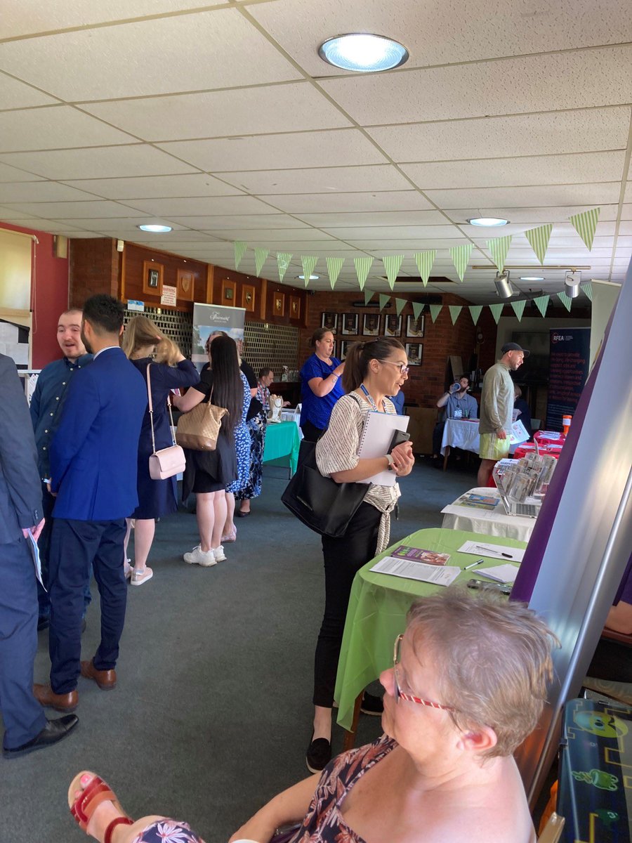 juniorkinguk's tweet photo. Welll done to the team in #Camberley hosting a jobsfair in the Old Dean Estate, bringing employers, providers  and jobs to the heart of the community. 10 immediate job offers with over 90 securing follow up interviews #WaytoWork @Prathiba01 https://t.co/dxYEJU3xOJ