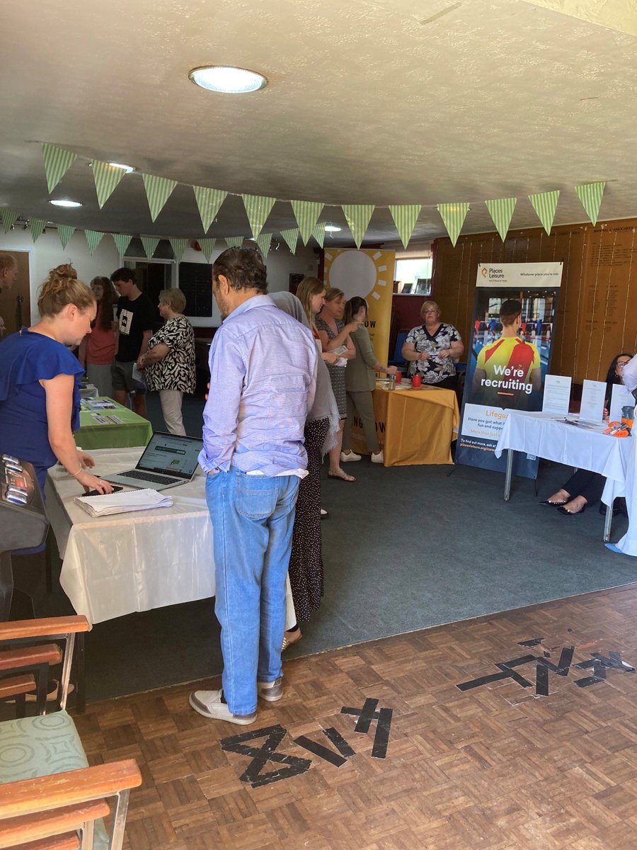 juniorkinguk's tweet photo. Welll done to the team in #Camberley hosting a jobsfair in the Old Dean Estate, bringing employers, providers  and jobs to the heart of the community. 10 immediate job offers with over 90 securing follow up interviews #WaytoWork @Prathiba01 https://t.co/dxYEJU3xOJ