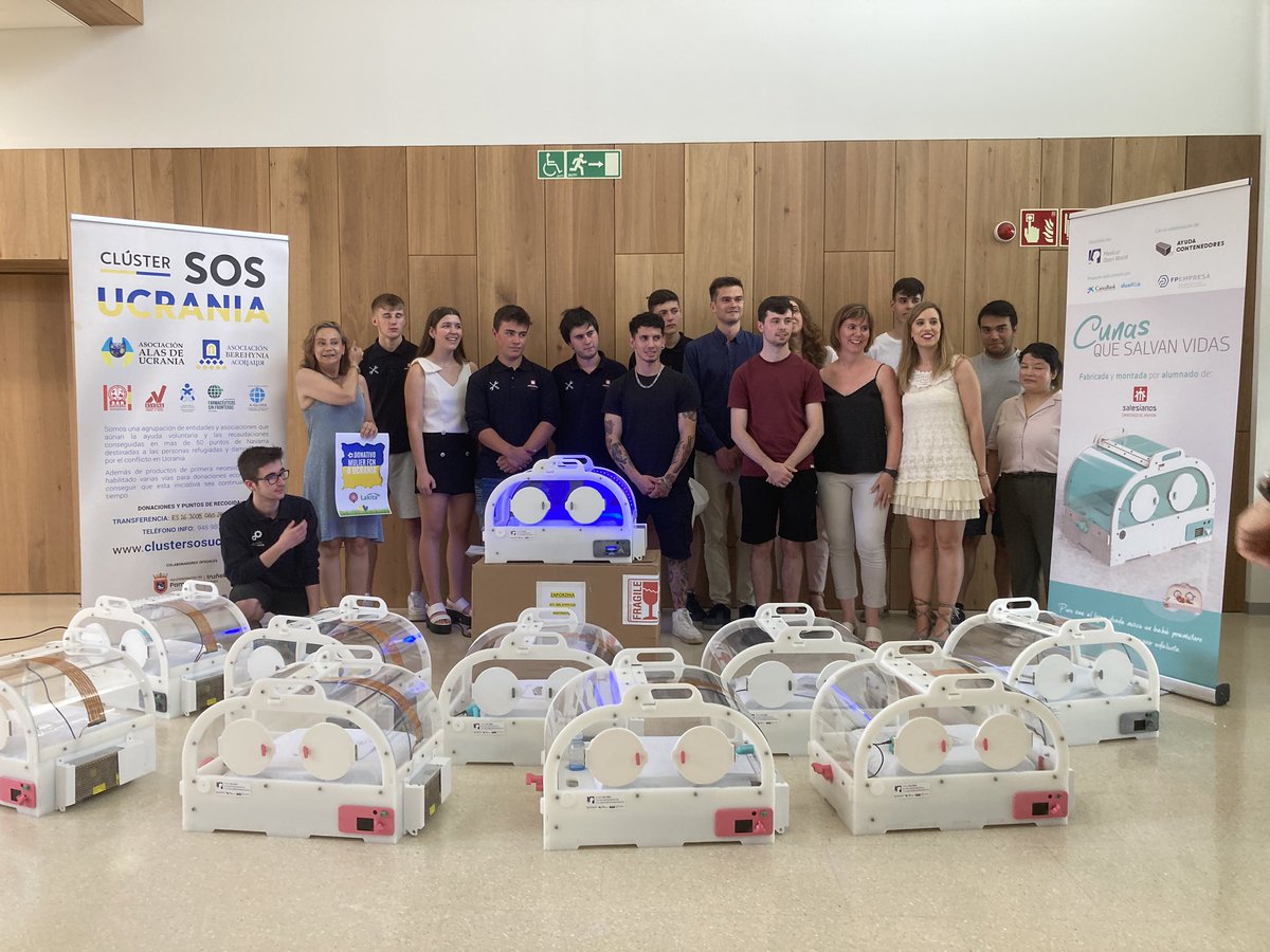 SalesianosPam's tweet photo. Orgullosos de nuestros alumnos y alumnas implicados en el proyecto Cunas que salvan vidas. Hoy donación de 10 Cunas para el Cluster @SosClusterUcr @CABK_Dualiza https://t.co/T2uxrRJhZa
