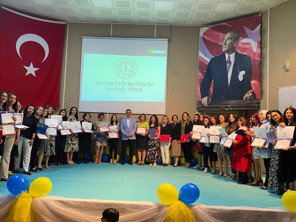 etwinning57's tweet photo. eTwinning levhalarımızı ve kalite etiketlerimizi sahiplerine ulaştırdık. Emeği geçen herkese teşekkürler. @etwinning57 @sinopilmem @YLDZercan1957 @mbahary https://t.co/oSiWdOGLZD