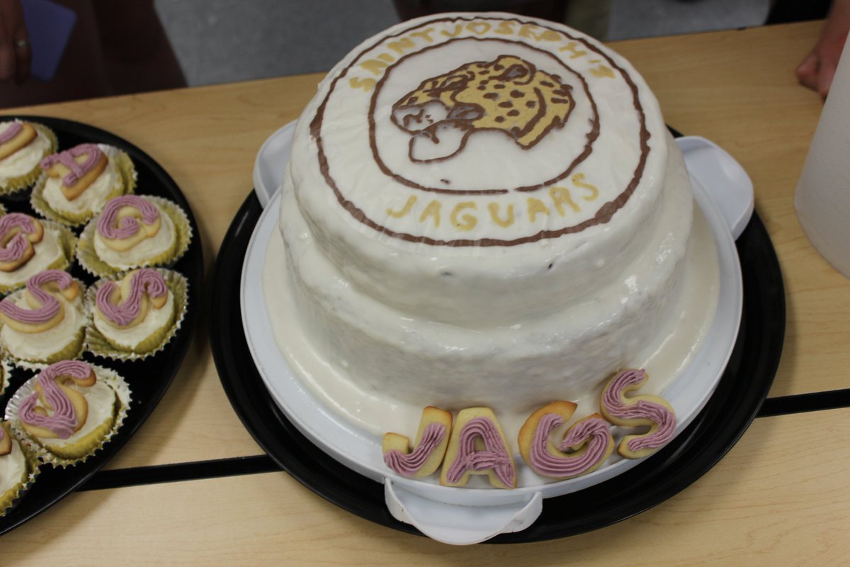 A_Richards77's tweet photo. Amazing support for our cake auction today. Staff and students did an amazing job decorating tasty treats. The Jag community should be very proud, we raised $1950 for families in need and the Dominican Republic team. @RCCDSB @sjchsrenfrew https://t.co/XrGhpp9Ba3