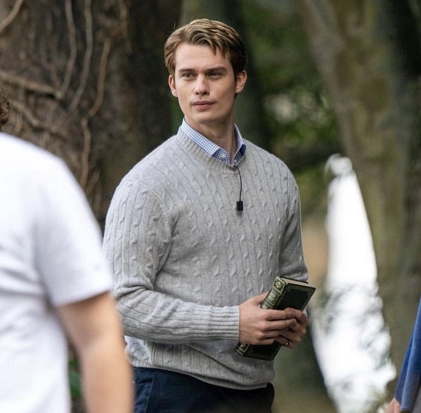 RWRBNews's tweet photo. New pictures of Nick and Taylor as Alex and Henry! https://t.co/S8wHfZAr6O