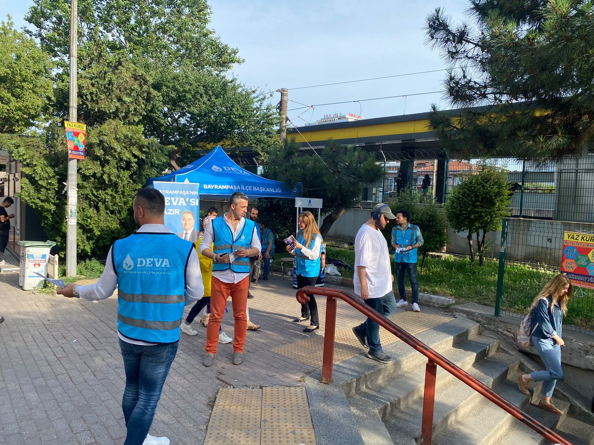 BayrampasaDEVA's tweet photo. Stand Çalışmalarına Devam Ediyoruz. Bugün #sağmalcılar metro istasyonu çıkışında halkımız ile buluştuk.
#DEVAgeliyor
#DEVAhalkta 
@devapartisi
@alibabacan
@erginsadullah
@istanbuldadeva
@drerhanerol
@altanertan1
@DEVAkadinpasa
@BayrampasaDEVA
@BDevagenclik https://t.co/kIpkL2kqGX