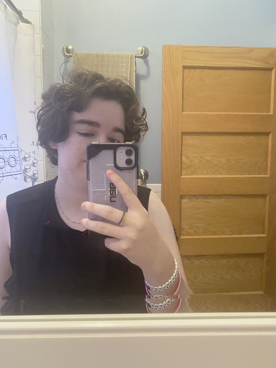 vqnadium's tweet photo. it’s been much too hot out the last few days

#mcsrtwtselfieday <3 https://t.co/QrDNEE1bJG