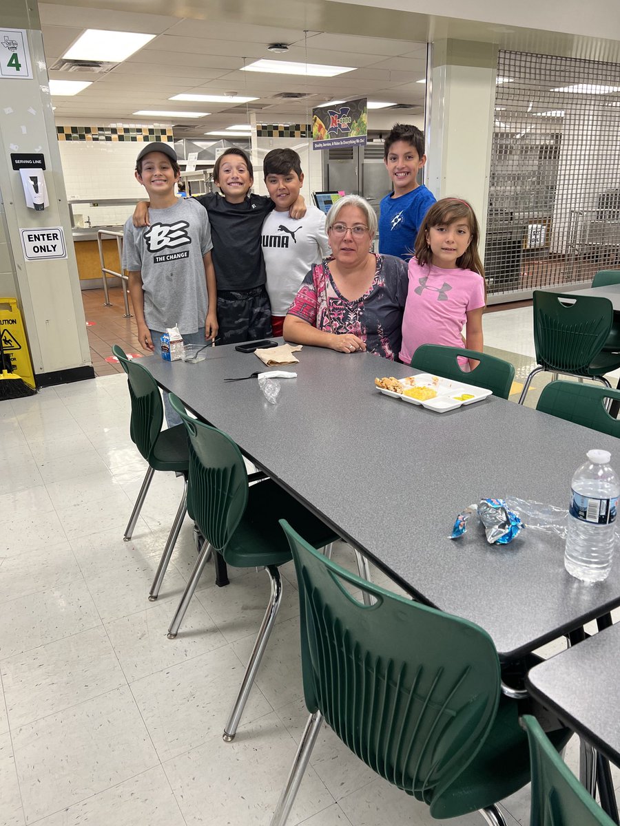 alvareznisd's tweet photo. The best part of today!! Visiting with one our future families utilizing of our summer feeding program for her kids! Absolutely love seeing our families. @NISDRoss #WelcomeToRoss 🙌🏼 https://t.co/7bVZrSIdz3