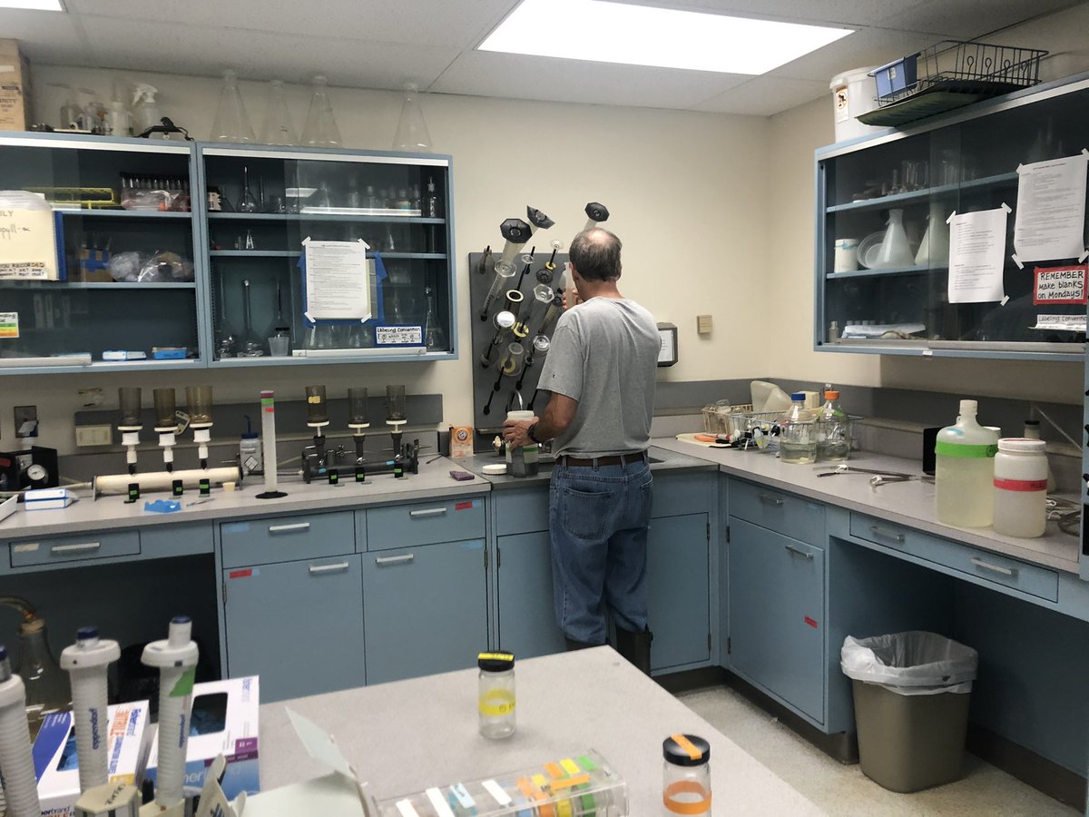 Your h-index can never be too high to help out with field and lab work 💪😤👨🏻‍🔬 <a href="/PaceLabUVA/">Mike Pace</a>