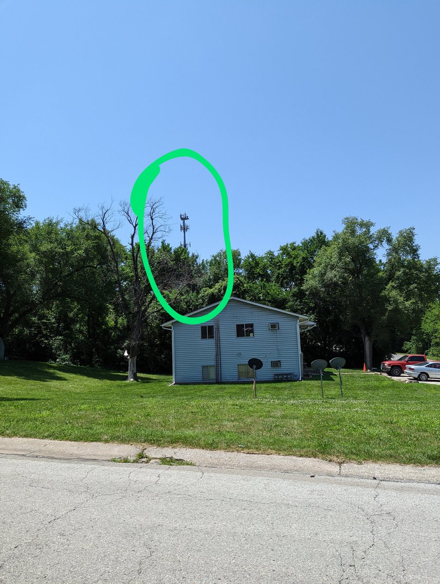 SocialSparky's tweet photo. @TMobile @TMobileHelp How is it possible that I have had good 5g/LTE signal for the last two years at this location but still can't access the internet?  I've gotten to the point I hate dealing with this customer because I miss calls left and right here. https://t.co/hAzVip63Qm