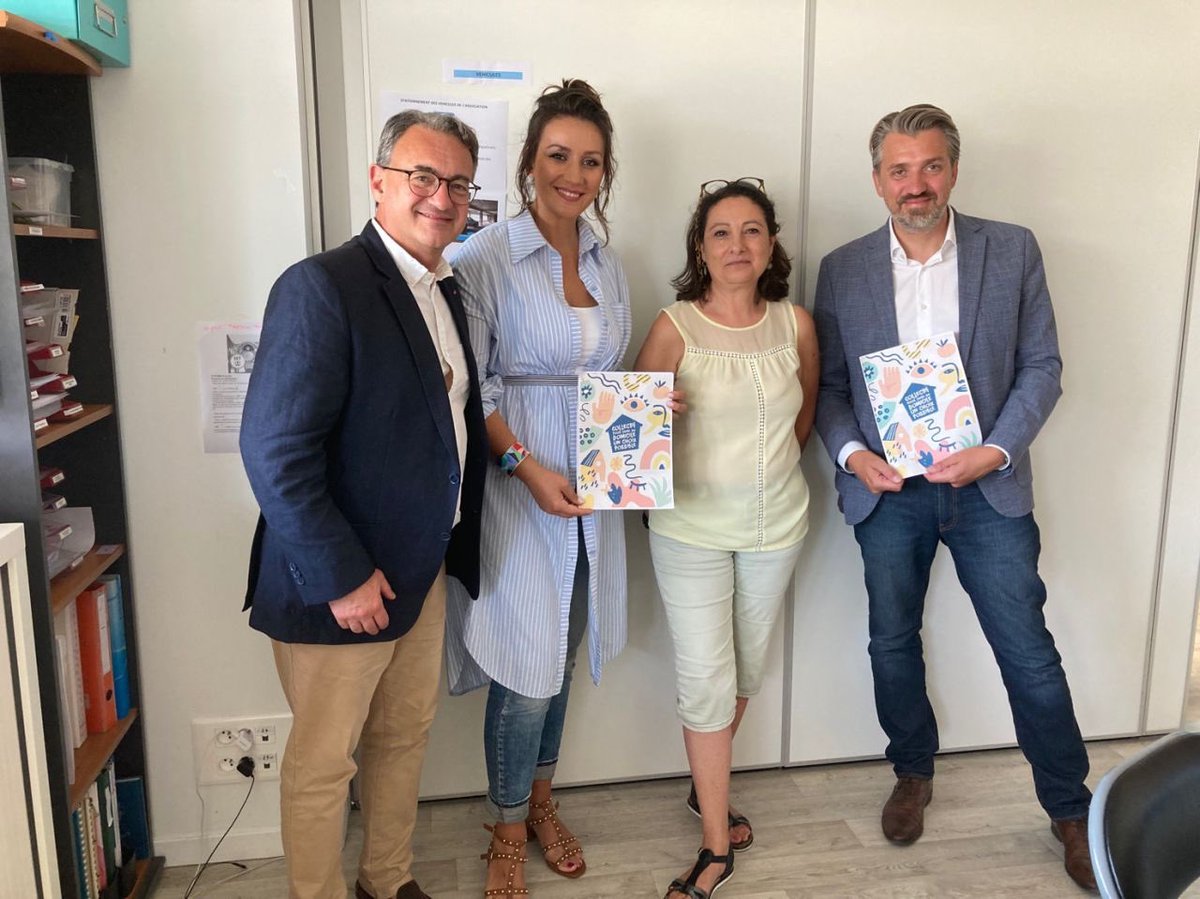 Des échanges francs, simples en partant de la réalité locale entre <a href="/EPoulliat/">Eric Poulliat</a> Député Gironde 6e et le #SPASAD Mérignac. Anna auxiliaire de vie et ses collègues 😎ont raconté leur réalité et les difficultés à lever pour faire du #domicile un choix possible ✌️#legislatives
