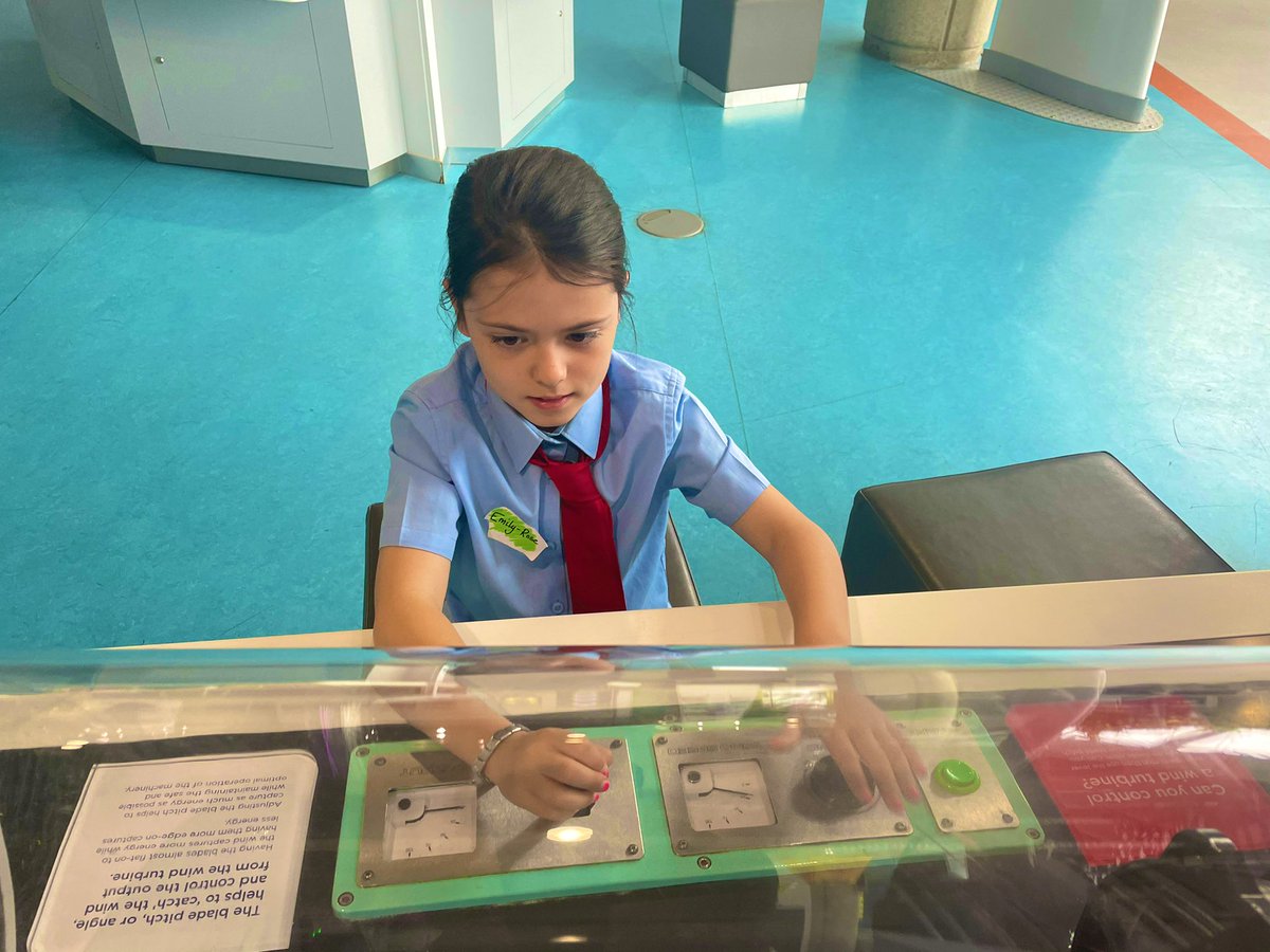 MissPClarke's tweet photo. P4 had the best time at @gsc1 today! There are definitely some budding scientists in the class!🥼🧪🔬 @StMarysSTEM @stmarysmaryhill @STEMglasgow https://t.co/IpT8riCDEz
