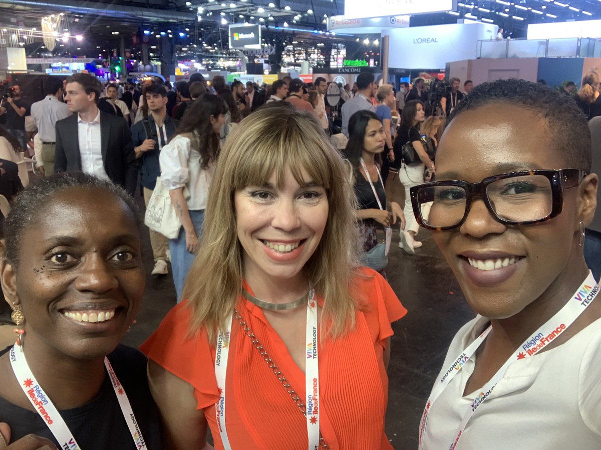 Sandrine___Ada's tweet photo. C’est avec elle que j’ai eu mon tout 1er atelier de code dans le cadre d’Horizon numérique avec @SocialBuilder
Quel plaisir de te croiser @LaureBourgois @SofLubin
Au salon @VivaTech
#MBADM #VivaTech #womenintech
#socialmedia #IndividuMedia #transfonum
#GOGOGO https://t.co/leWhYI6obO