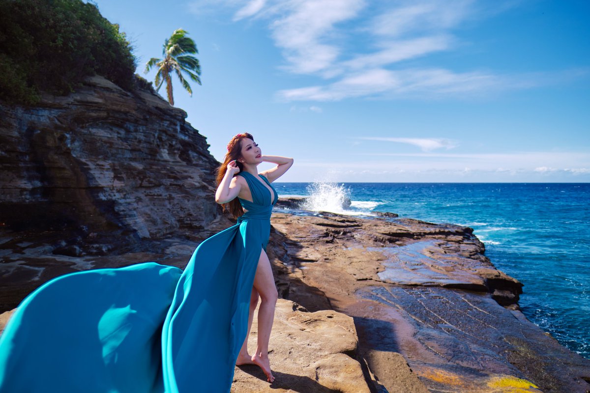 Dream higher than the sky and deeper than the ocean 🌊 #flyingdress #hawaiistyle