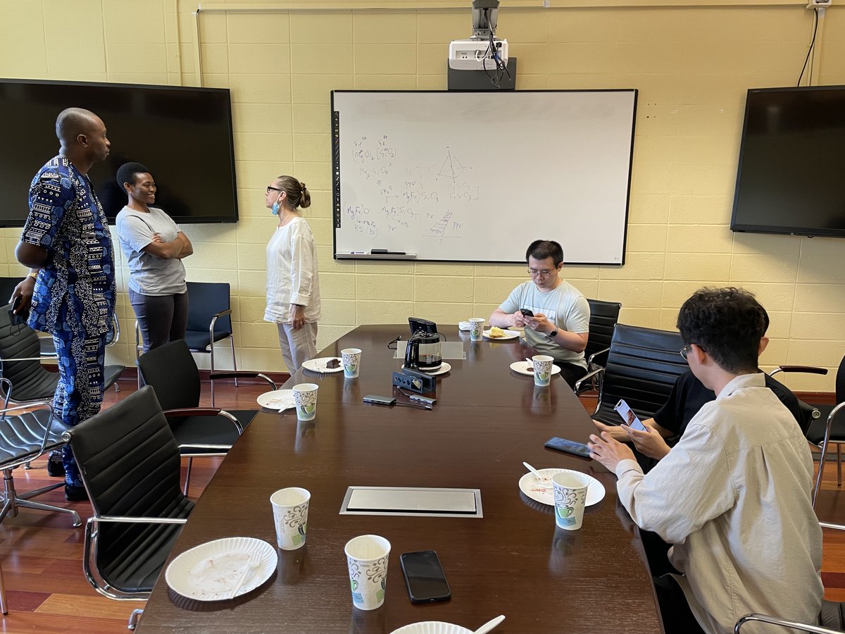 AlexUrban42's tweet photo. Thank you very much for your visit Catherine (@KetylnCp) and Olugbenga (@oshaks)! And thanks so much for making this possible @usafri_es! We now have many good project ideas, also together with Renata (@MineralsCloud). Also Happy Birthday, @Jianzhou2263 🎂🎉 https://t.co/ky3pYDvj9f