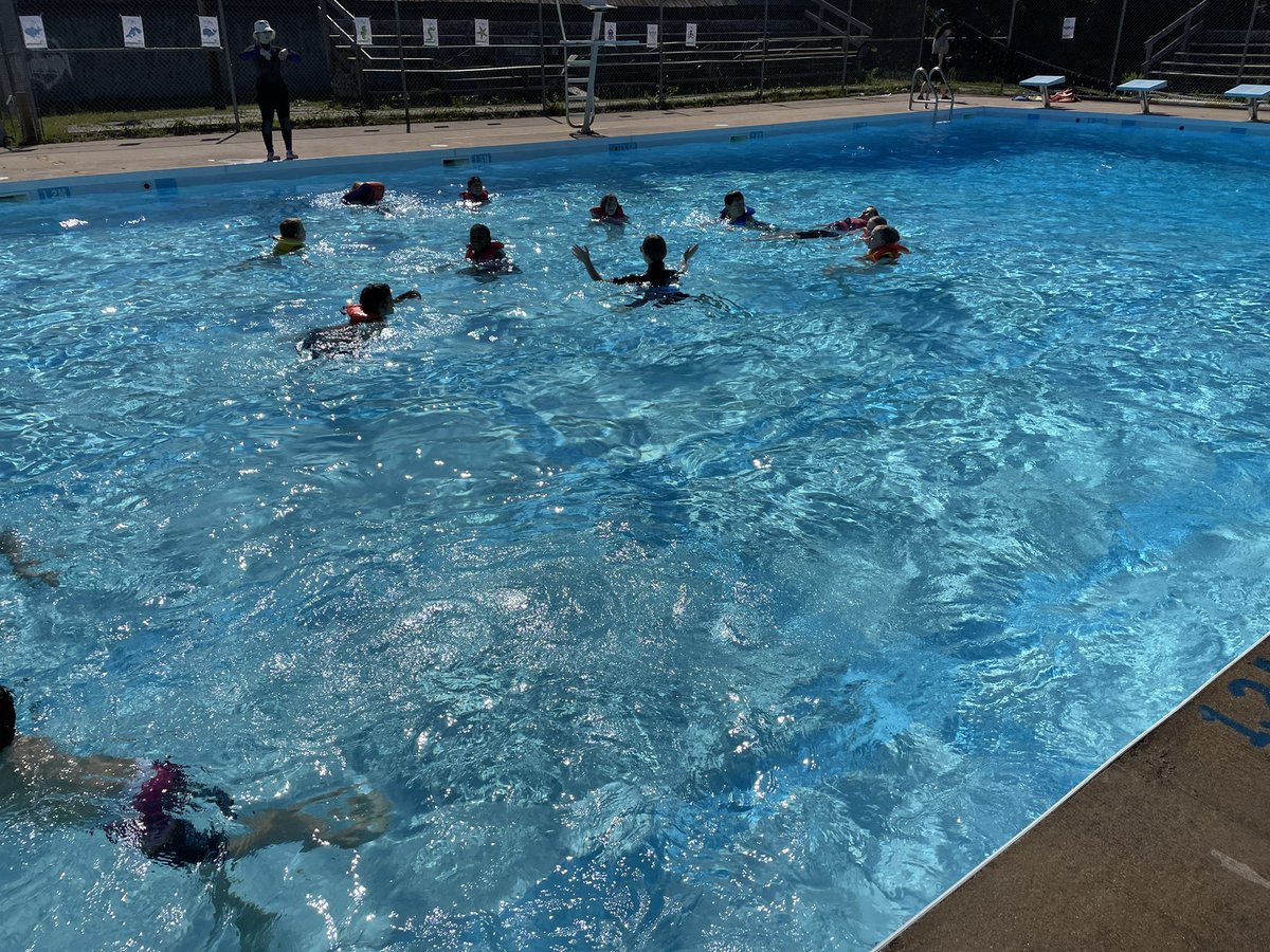 Swim to survive program today was a lot of fun! #learntoswim #swimming <a href="/AVRCE_NS/">Annapolis Valley Regional Centre for Education</a> <a href="/weschoolns/">Windsor Elementary</a> 🏊‍♀️