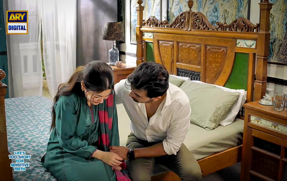 viral_mem3's tweet photo. Every girl deserves someone caring like Hamza..... 💜 
#MereHumsafar https://t.co/27cBjJpx5b