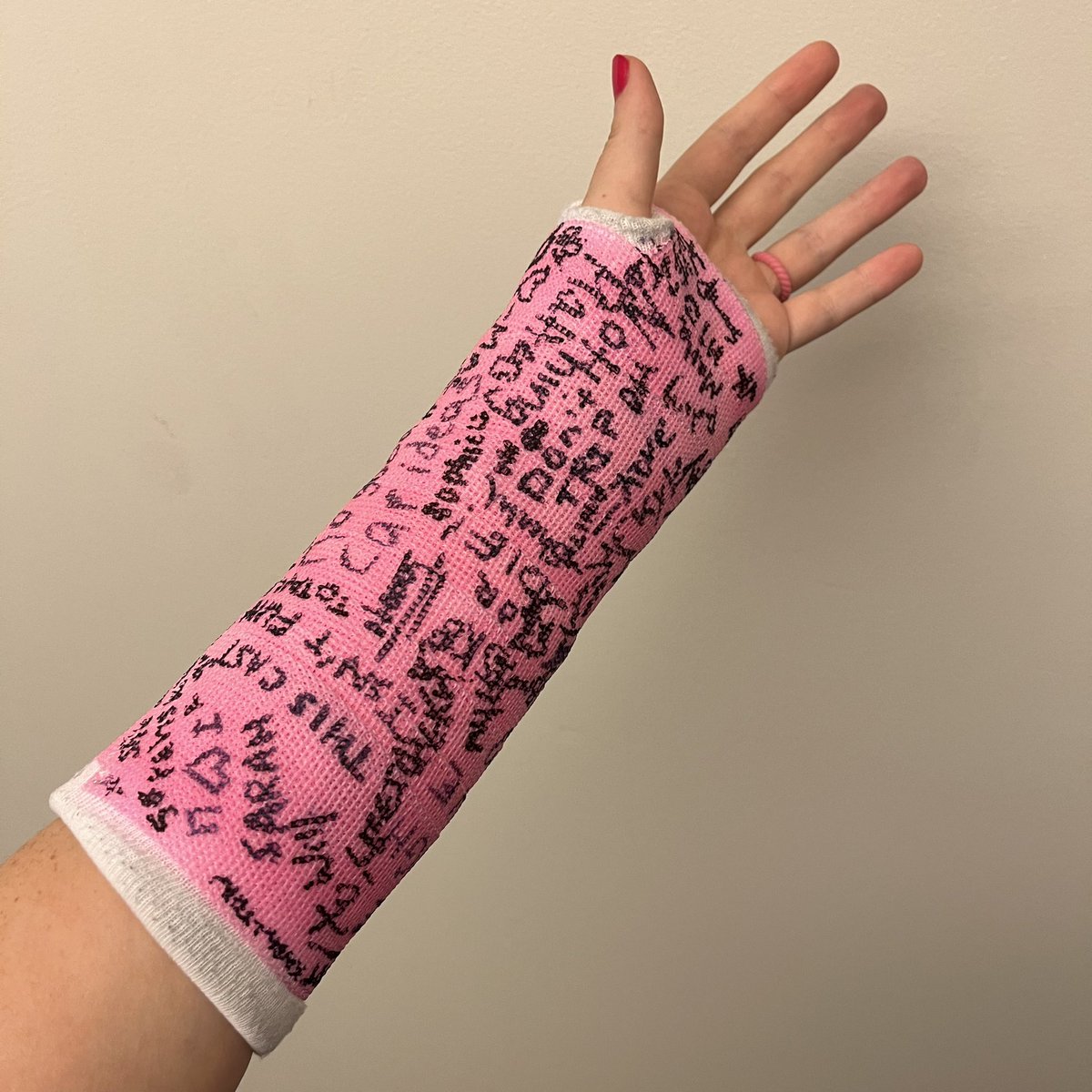 jadesnorwood's tweet photo. POV: you break your wrist the week of the agency summer party https://t.co/GBA6uODJp9