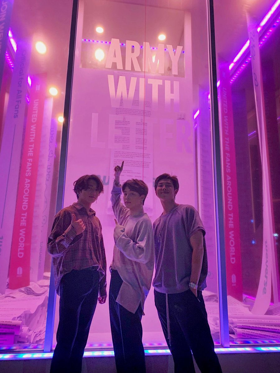 Amae7_7's tweet photo. Who remembers writing their #ARMYWITHLETTER 💌 🙋🏼‍♀️ I wonder what happened to them? Maybe they’ll have to time read them now. 😭 I do recall letters flying all over the place though. 😫 @BTS_twt https://t.co/Azi4cq3wvG