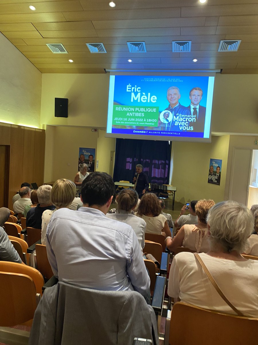 JuliePERAIN's tweet photo. « Je suis profondément européen ! Et l’Europe ne va pas assez loin que ce soit pour la défense, l’environnement ou la monnaie.

Et que l’on arrête de blâmer l’🇪🇺 à l’Assemblée nationale ! »

Bravo à notre candidat Éric Mele pour son engagement pour l’🇪🇺 @Nice_Matin #circo0607 https://t.co/ncyONAATrk