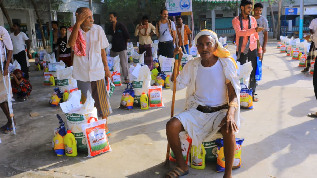 HndOrg's tweet photo. Happy to have new deeds in helping further families in #Yemen.
.
"95" needy families in #Hodeidah were helped with food packs sufficient ONE month. Families can't afford foods because they don't have money.

https://t.co/EBb6ZoWE8n

Thanks to donors in Australia!

#YemenCantWait https://t.co/DupXWmt0Md