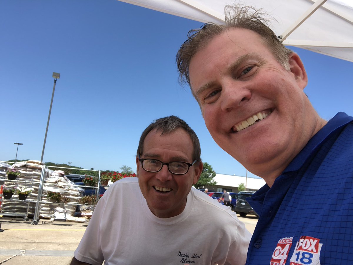 Incredible kindness and generosity continues at the Moline Fare-way with people donating food and money for the River Bend Food Bank. Come on by! #NexstarCares #NexstarNation