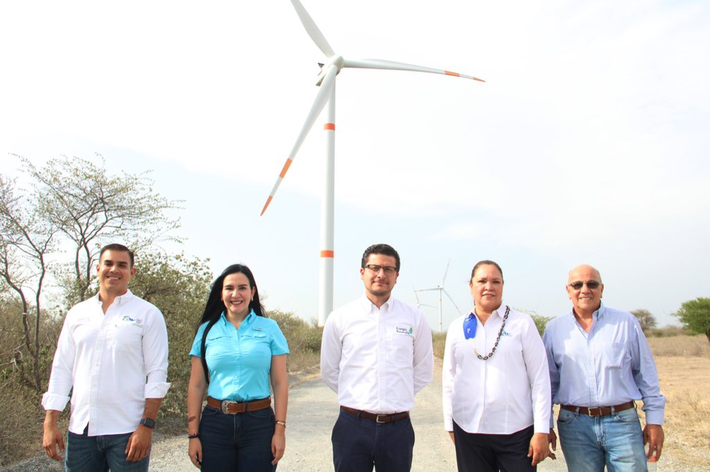 estrella_gil's tweet photo. Acompañe a @MAntonietaGomez de la @EnergiaTam al banderazo de la carrera de Ruta MTB 15 Km, en el marco de la celebración del #DíaMundialDelViento, realizada en el Parque Eólico La Mesa. Gracias a #GEMEX por apoyar este tipo de actividades #SomosTAM @orlandomtz25 @YahleelAbdalaC https://t.co/doOKX7sx4D