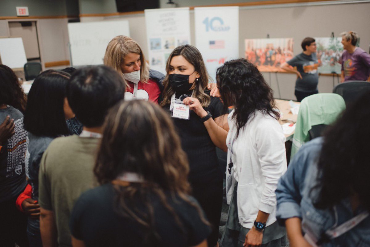 BustamanteCarla's tweet photo. What does GSMP @SportsEmpower @SportsDiplomacy @exchangealumni @USEmbassyMEX @USConsuladoHer means to me? I show in this photos 📸: Sisterhood 👩🏻💕🌎, a lot of hugs, energized me, be inspired, and feel stronger again, my safe place to speak up, and a lot of learn. Proud #gsmp2015 https://t.co/kDi8j2xPK2