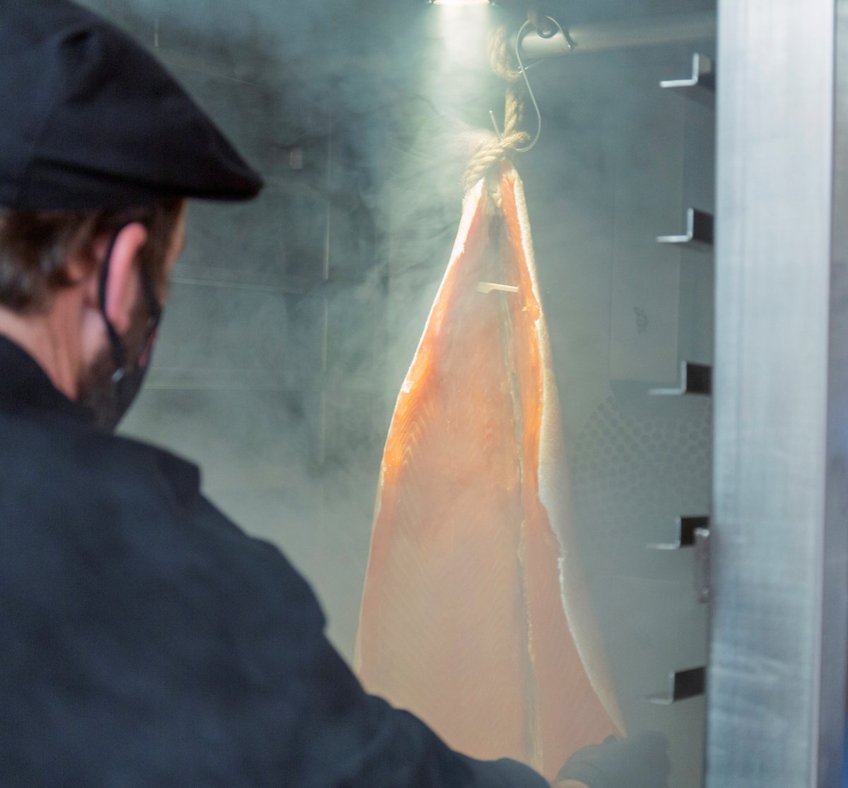 benfumat's tweet photo. Descubre nuestro proceso de ahumado...

Vive la experiencia Benfumat en nuestro #SmokeLab. Un lugar único donde te esperan mil experiencias mientras degustas todas nuestras propuestas.
¡Ven a visitarnos y conoce todas nuestras especialidades! https://t.co/5S6z95rjkL