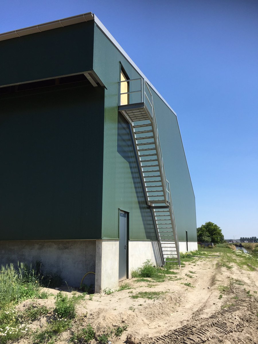 JosC0m's tweet photo. Bij kistenbewaring Abbenbroek vooropname gedaan met aannemer. Mooi kort lijstje door goede communicatie tijdens bouw. Nu mech. koeling en zuigkleden er nog in. Bouwbegeleiding @DLVadvies https://t.co/QqmAe0pgXV