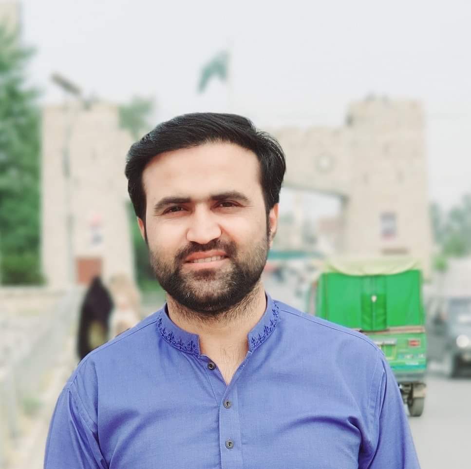 FaizOficial's tweet photo. اگر کبھی تیرے نام پہ جنگ ہو گئی تو
ہم جیسے بزدل بھی پہلی صف پہ کھڑے ملیں گے
یااللہ مرشد کی حفاظت فرما. آمین

#prideofpakistan
#stoppoliticalvictimisation
#westandwithtanveernandla https://t.co/UcUkW88UnD