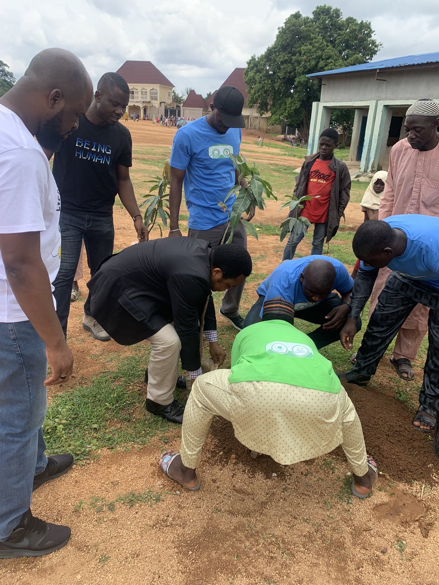 emmanuel_obinn's tweet photo. Symbolic tree planting session at Gurku community Nasarawa state.
#ClimateActionNow
#ClimateActNG
@lifthumanity1 @PACJA1 @ecocykle @FMEnvng @gifsep4climate @MohdHAbdullahi @PiusOko https://t.co/JjXSBZe8ER