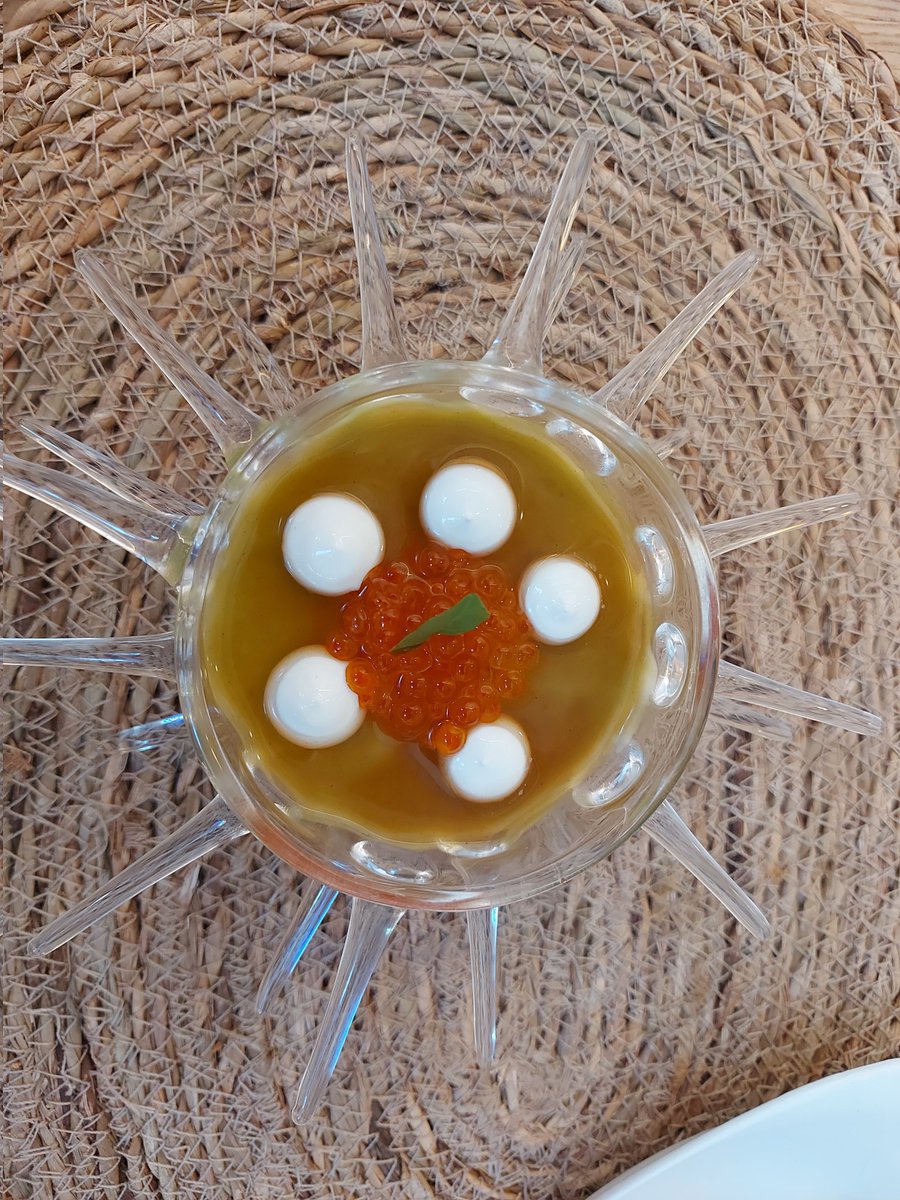 PhilippeRegol's tweet photo. 1a visita a #CompartirBcn q dirige el ex chef d @DisfrutarBCN @NilDulcet
Espacio confortable con una cocina algo diferente d la d CompartirCadaqués.
Canelón d atún.Buey de mar.Pan chino de mozzarella y trufa con la textura fantástica q ya le conocemos🔝
Terraza aun sin funcionar https://t.co/4gQ48dMU47