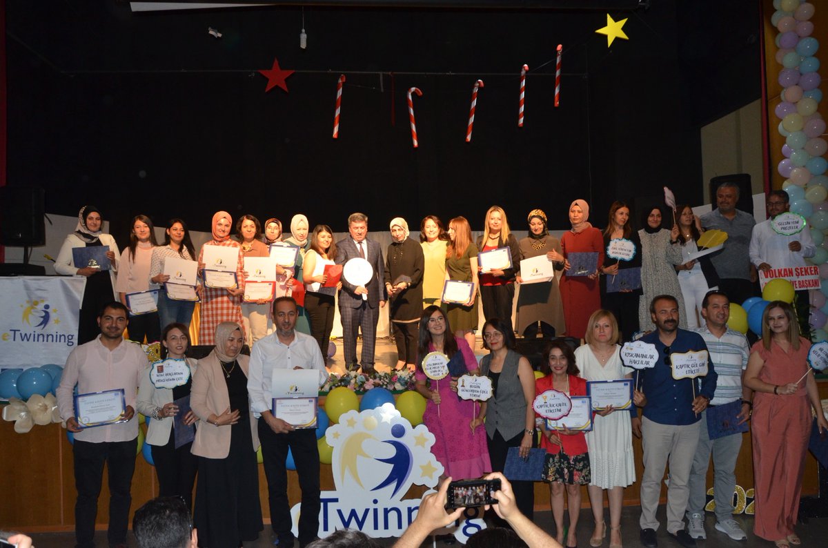 🏆#eTwinning KALİTE etiketimizi aldık emeği gecen bütün öğretmenlerimize cook teşekkür ederim.Biz büyük ve başarılı bir aileyiz.<a href="/MersinMEMArGe/">Mersin MEM ArGe</a> <a href="/MersinMEM/">Mersin İl Millî Eğitim Müdürlüğü</a> <a href="/mut_mem/">Mut İlçe MEM</a> <a href="/AdemKoca46/">Adem Koca</a>
<a href="/gergin_harun/">Harun Gergin</a>
📍MUT
eTwinning MERSİn