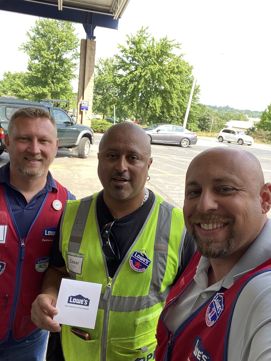 Big thanks to Cesar in Winchester, VA for taking care of our Pro customers.  Cesar is new to Lowe’s and received his first Service ⭐️ <a href="/BenitoKomadina/">Benito.Komadina@Lowes</a> @MikeJDemps @GotoLowes <a href="/GibbyRocks10/">Chris Gibson</a> <a href="/KeithRedmiles/">Keith Redmiles</a>