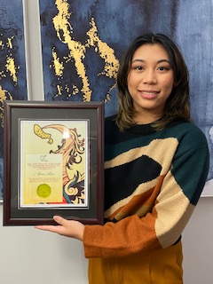 Read the essay by 2021 ANAK Liwayway Scholarship - Honourable Mention recipient Jenna Lam in the latest issue of Pilipino Express on newsstands now! 🎓 
pilipino-express.com/features-sp-11…
#education #awards #filipinoyouth #filipinocanadian #multiculturalcanada #antiracism #winnipeg