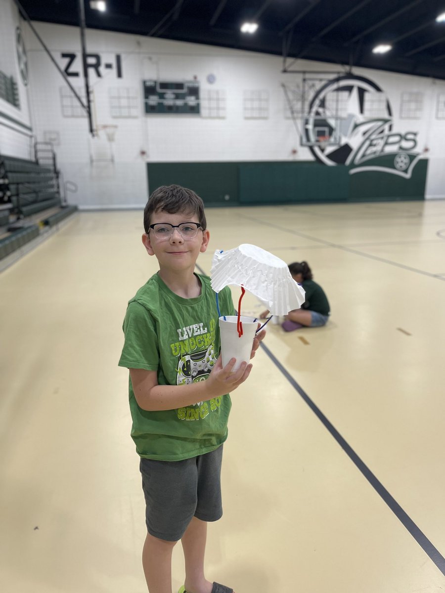 misskatelynnnnn's tweet photo. Parachute challenge. Khloe was our winner. #gozeps #summercamp #NLC https://t.co/UbumhYMXeV