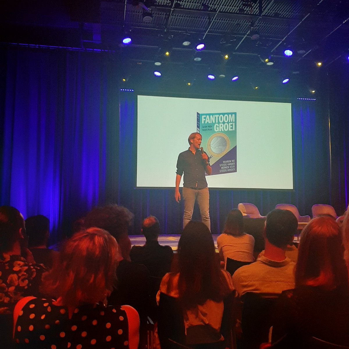femstr's tweet photo. .@sanderheijne bij 'De macht van de aandeelhouder': aandeelhouderschap is een Nederlandse uitvinding ten tijde van de VOC.  @HendrikNoten
@fantoomgroei https://t.co/B4zxWTaVgc
