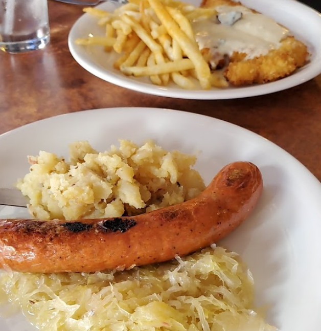 hausmurphys's tweet photo. When hunger calls, we answer! 👏👏👏
-
https://t.co/UWmZtOcgw2 | 623-939-2480
-
#HausMurphys #GlendaleAZ #Arizona #GermanCuisine #OpenWeStand #GlendaleArizona
📷: guillermo reyes https://t.co/3OSUNSw2Ai